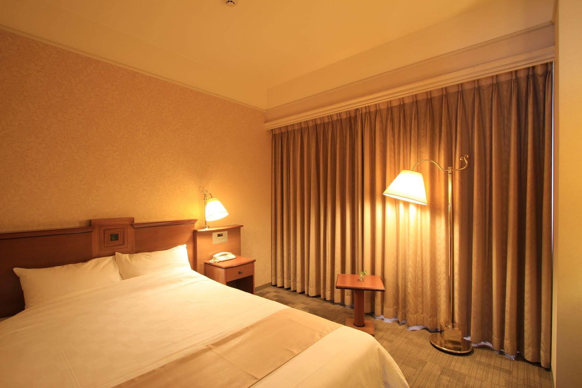 Court Hotel Курасики Экстерьер фото